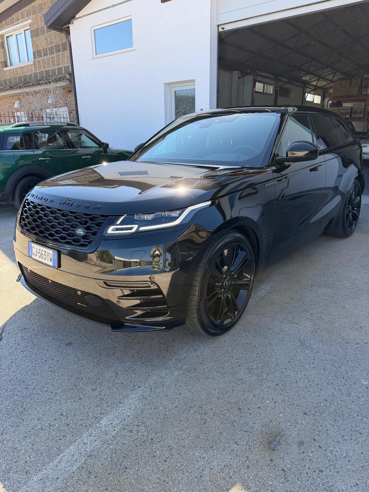 Land Rover Range Velar Total black