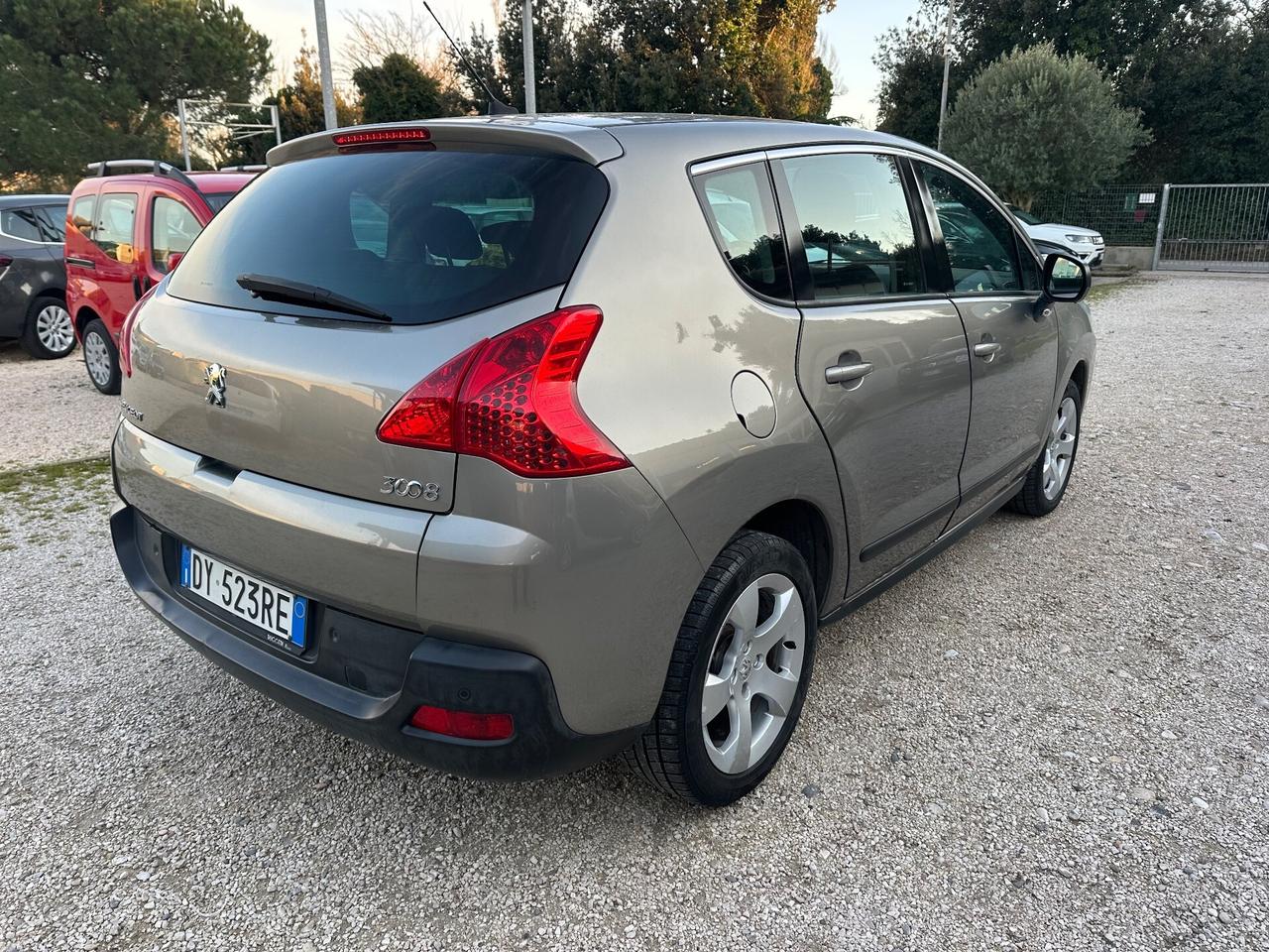 Peugeot 3008 1.6 HDi 110CV cambio robotizzato