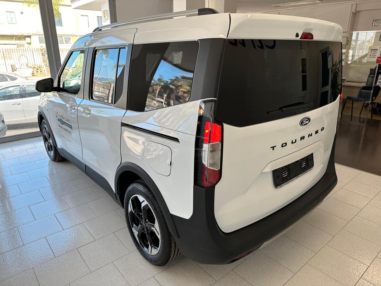 Ford Tourneo Courier 1.0 EcoBoost Powershift Titanium