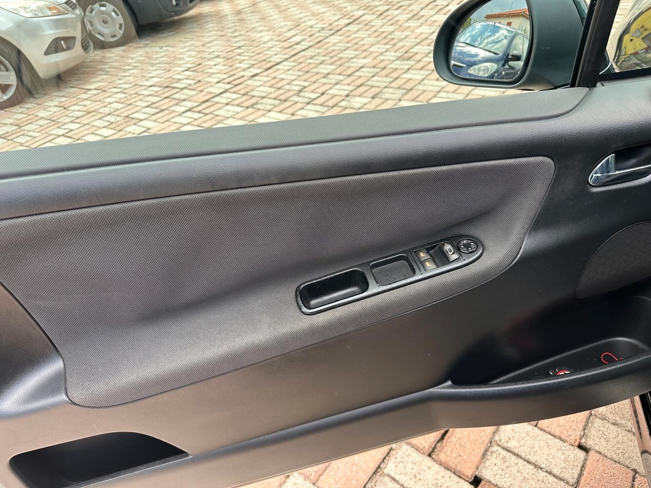 Peugeot 207 1.6 VTi 120CV CC Féline