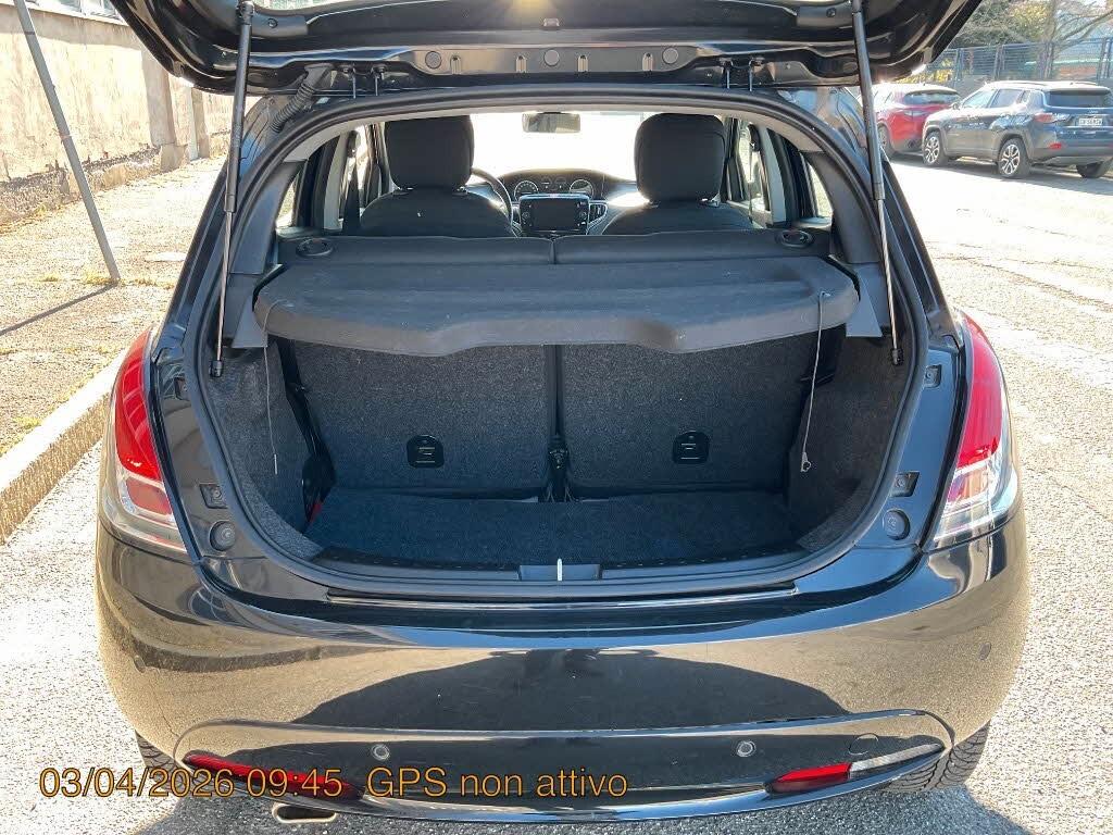 Lancia Ypsilon 1.0 FireFly 5 porte S&S Hybrid Silver