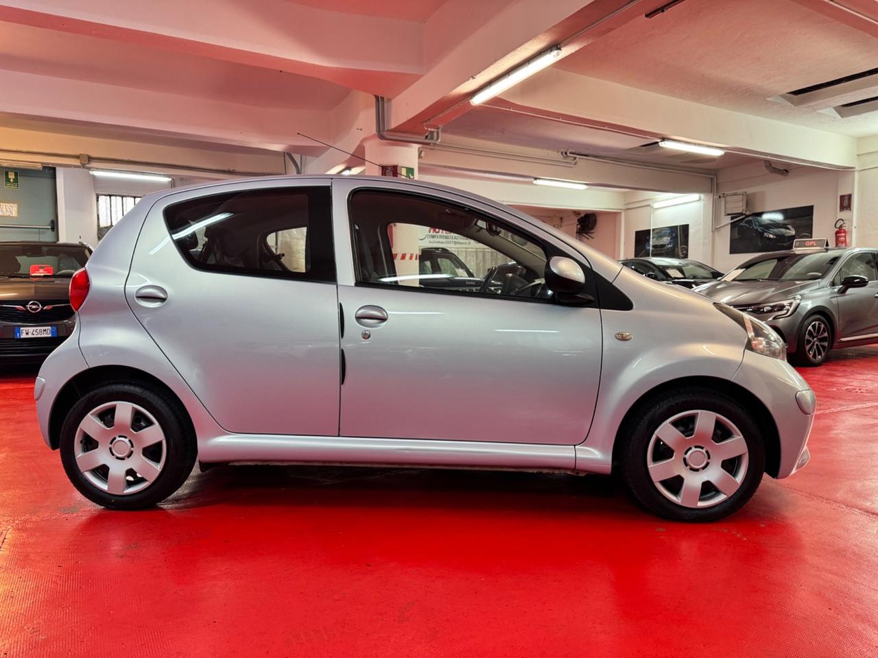 Toyota Aygo 1.0 12V VVT-i 5 porte Sol
