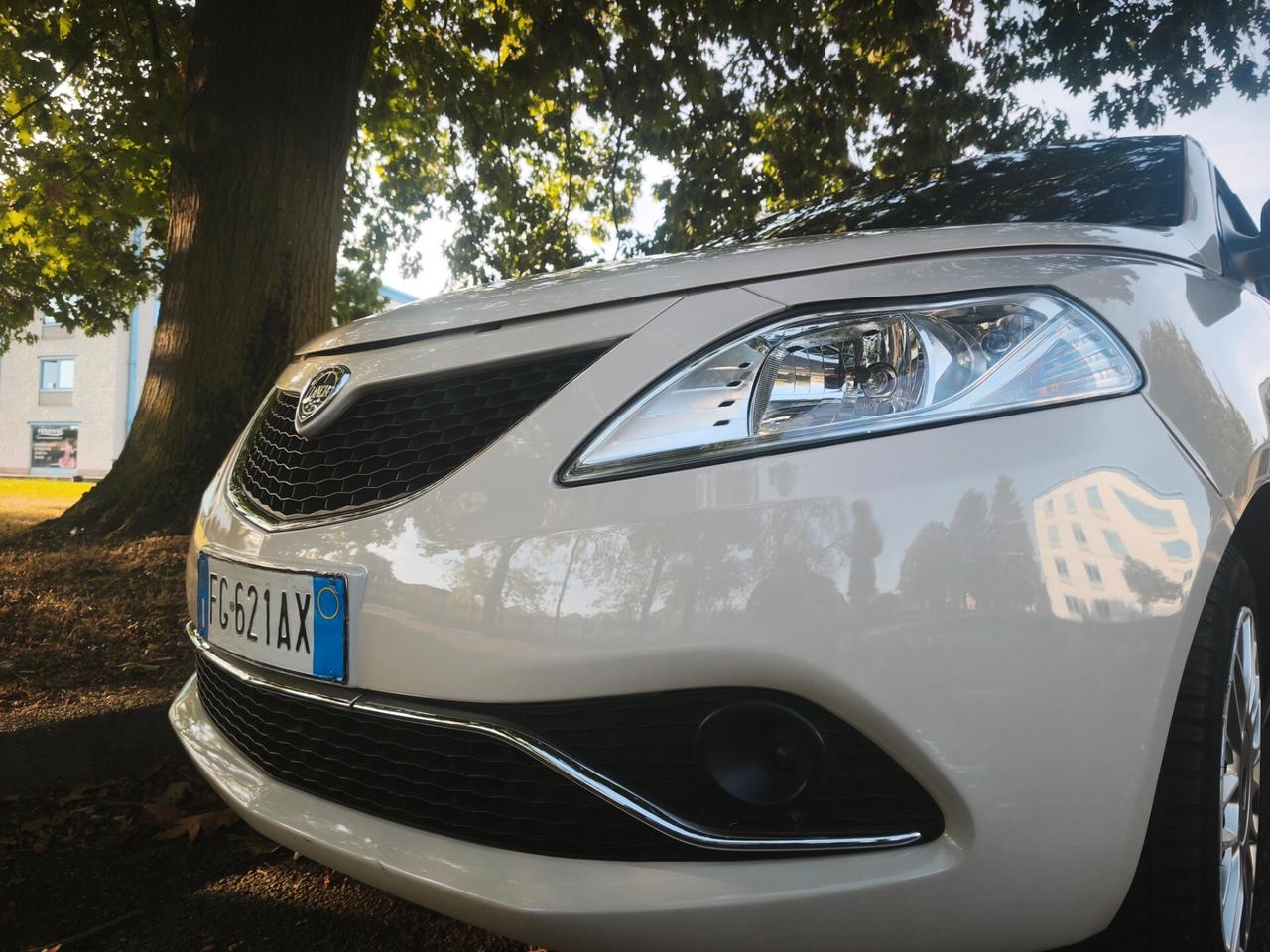 Lancia Ypsilon 1.2 69 CV 5 porte Platinum