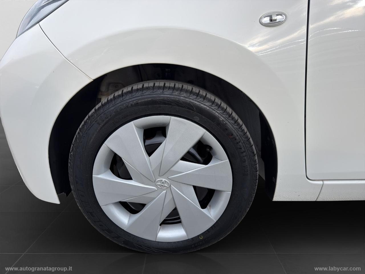 TOYOTA Aygo 1.0 VVT-i 69 CV 5p. x-cool IDEALE PER NEOPATENTATI