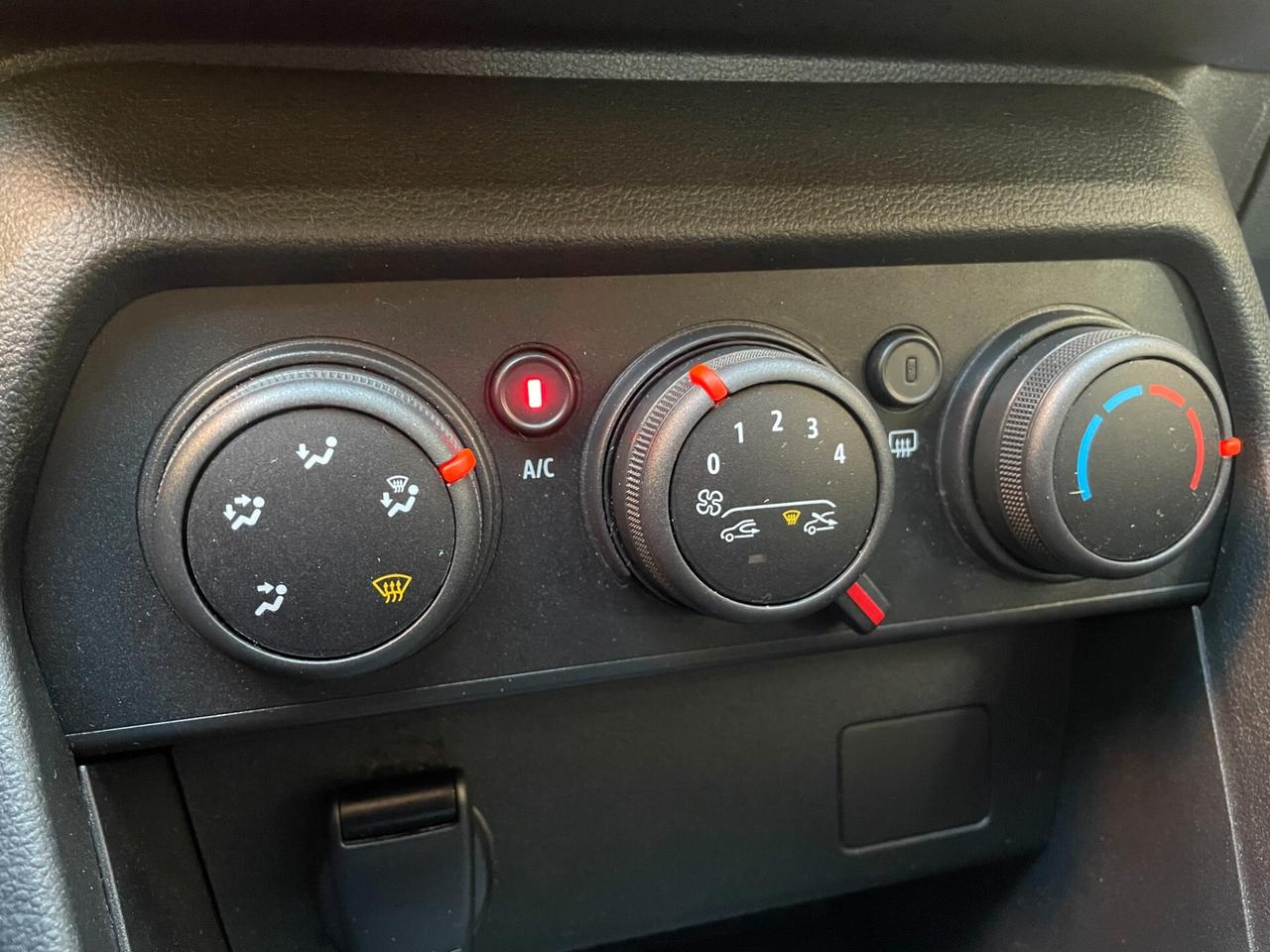 Dacia Sandero UNICO PROPRIETARIO - NEOPATENTATI