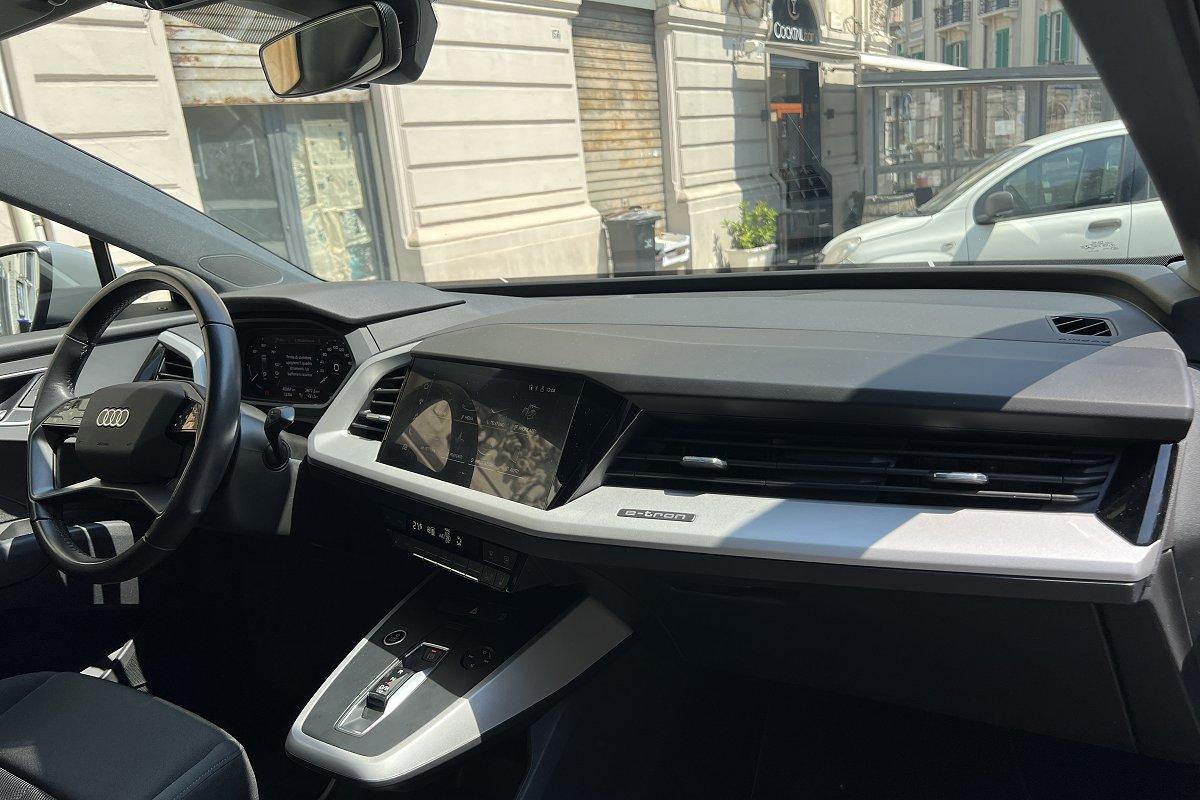AUDI Q4 35 e-tron Business Advanced