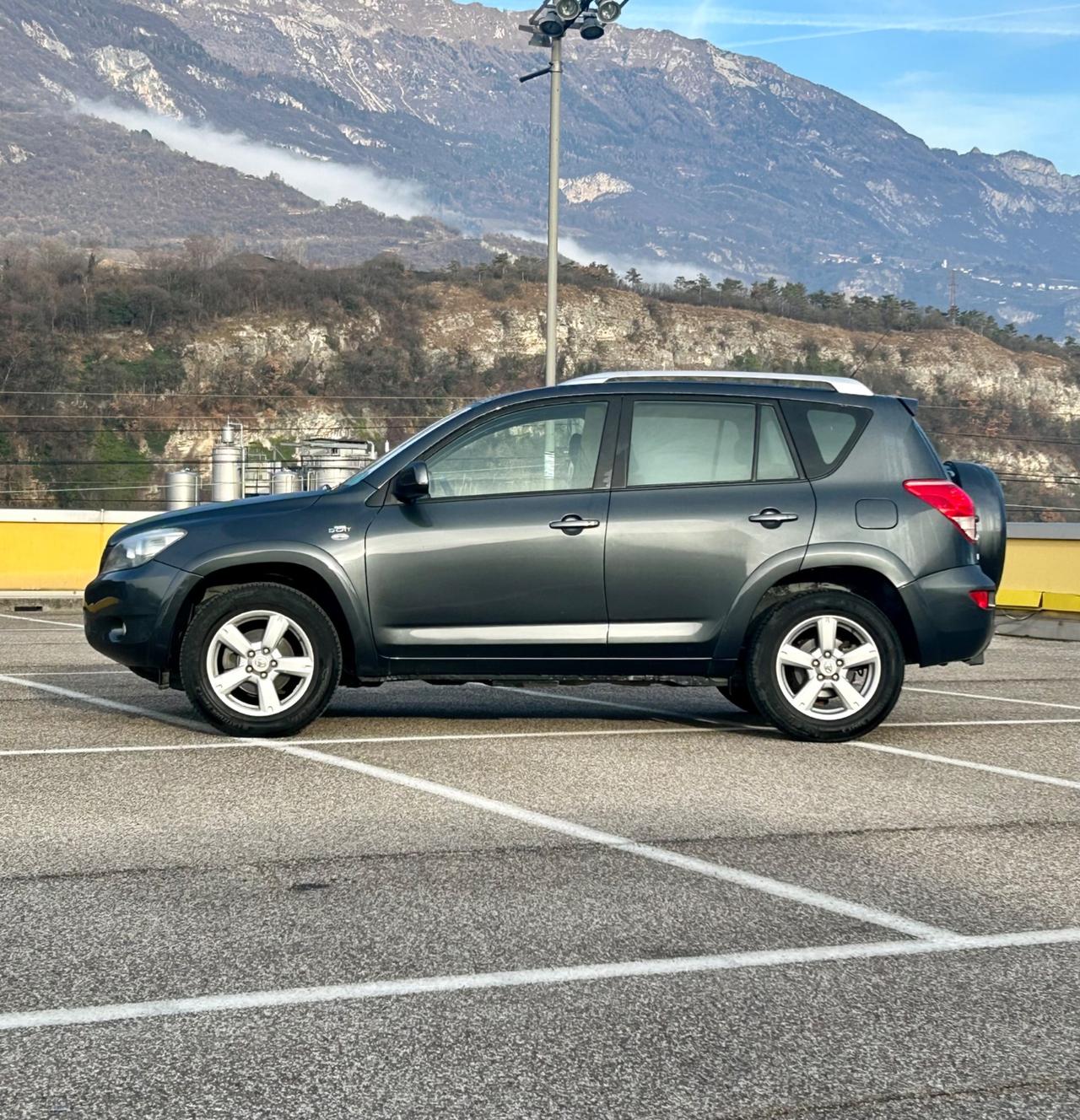 Toyota RAV 4 RAV4 2.2 D-4D 177 CV Luxury