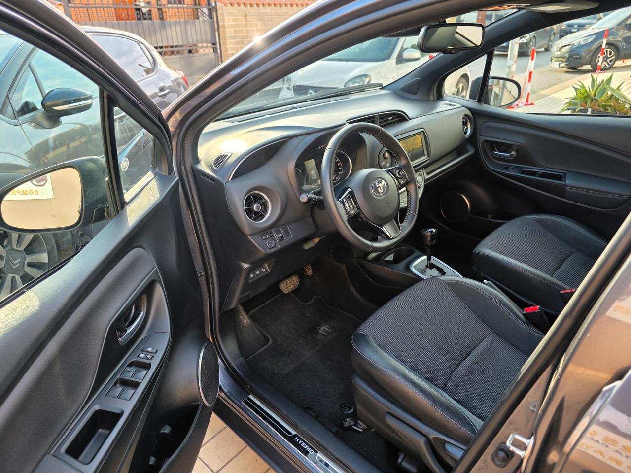 Toyota Yaris 1.5 Hybrid 5 porte Lounge Blue