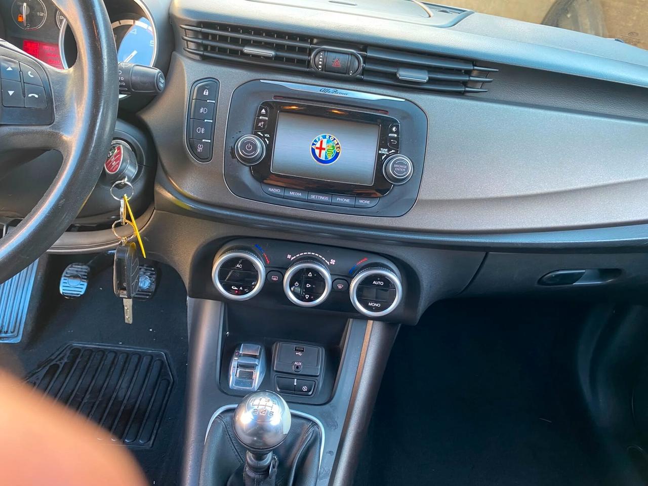 Alfa Giulietta 1.6mjt 105cv full opt nuova 2014