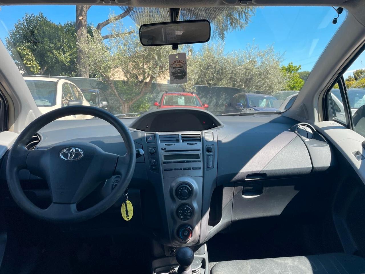 Toyota Yaris 1.0 5 porte Sol