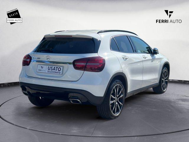 MERCEDES-BENZ GLA 200 Sport