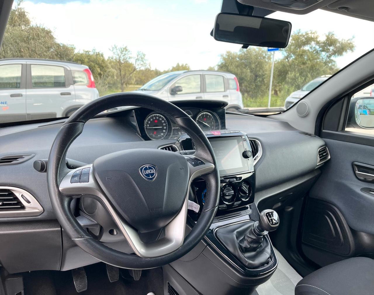 Lancia Ypsilon 1.0 FireFly 5 porte S&S Hybrid Gold