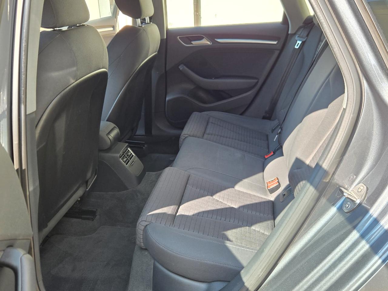 Audi A3 Sedan 1.6 TDI 116 CV Sport