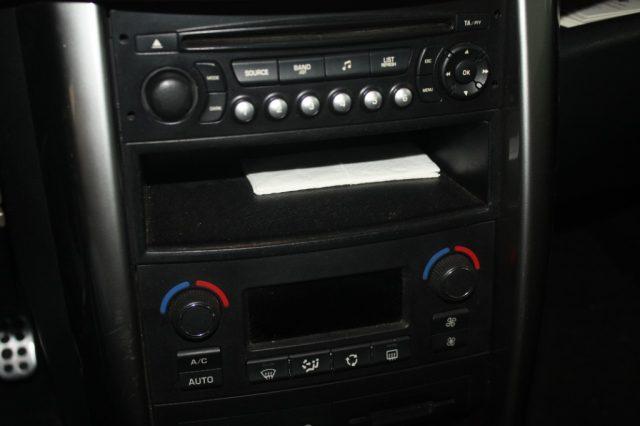 PEUGEOT 207 1.6 VTi 120CV Cabriolet Féline