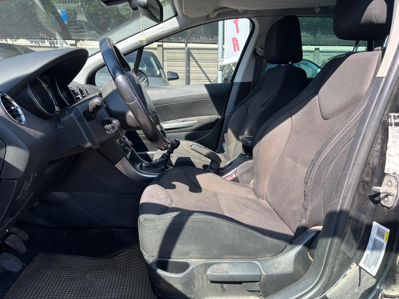 Peugeot 308 1.6 8V e-HDi 115CV