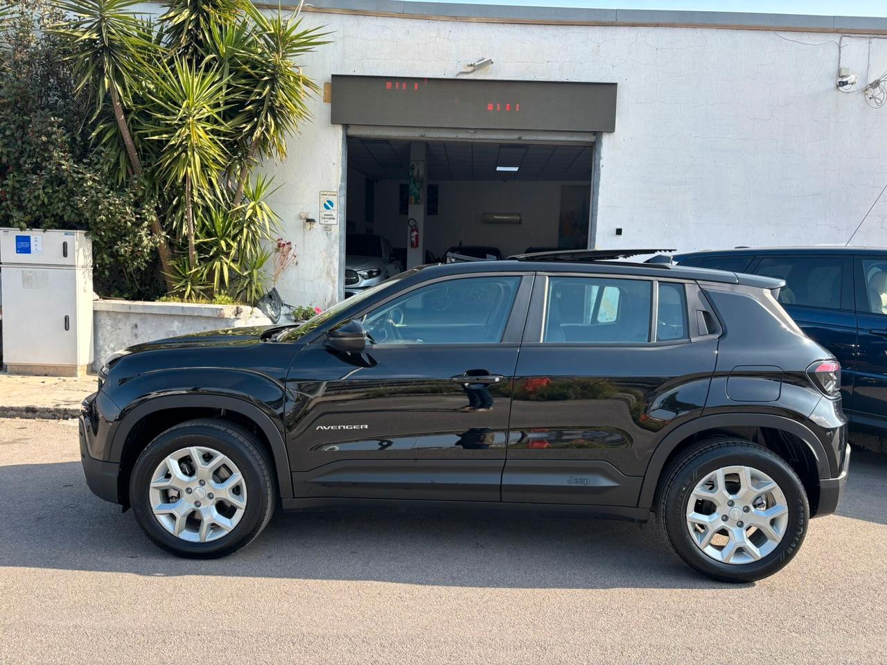 Jeep Avenger E-Hybrid tech & Sky 1.2 110 cv dct Mhev