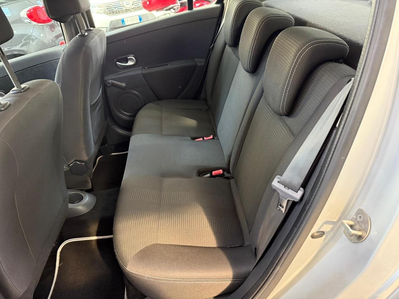 Renault Clio 1.2 16V 5 porte neopatentati
