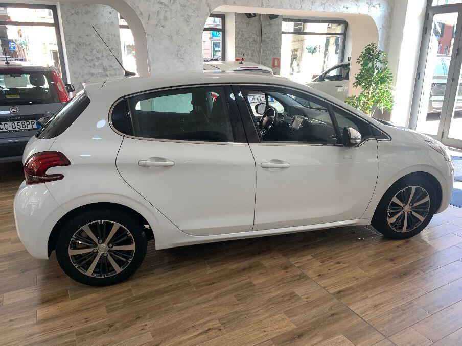 Peugeot 208 PureTech 82 5 porte Allure