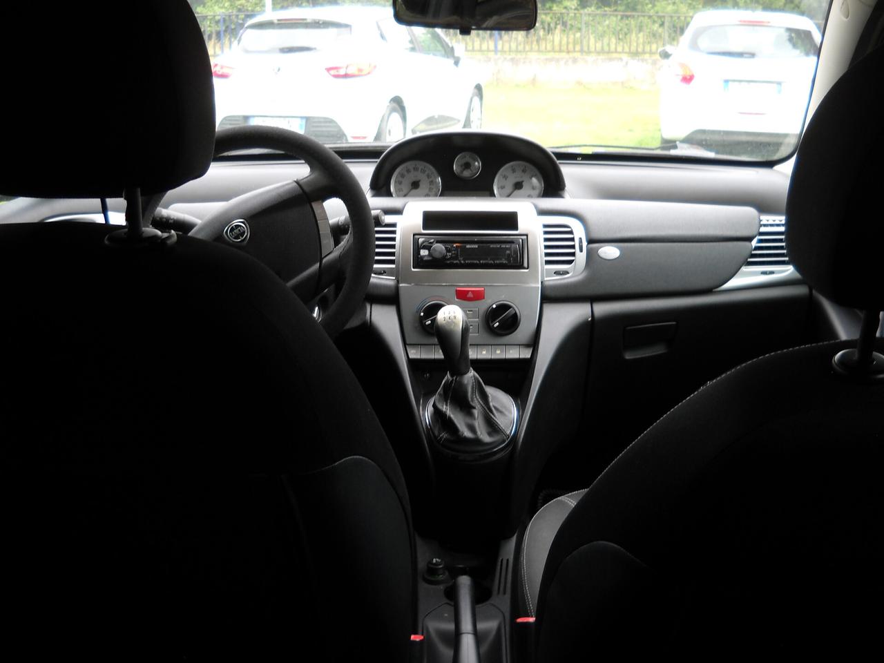 Lancia Ypsilon 1.3 MJT 105 CV Sport MomoDesign