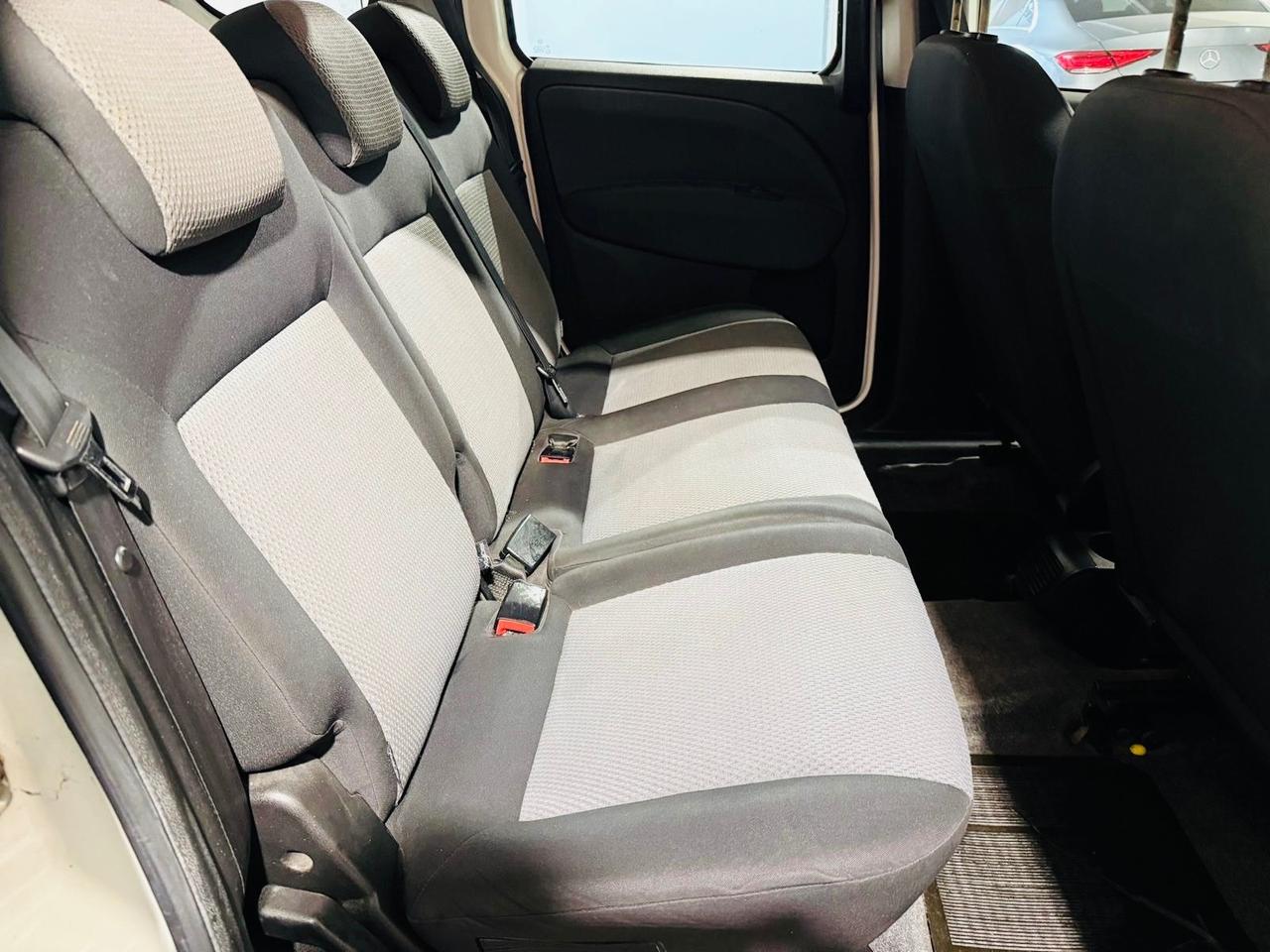 Fiat DOBLO 1.6 Multijet 105 CV Lounge*NEOPATENTATI*5 POSTI