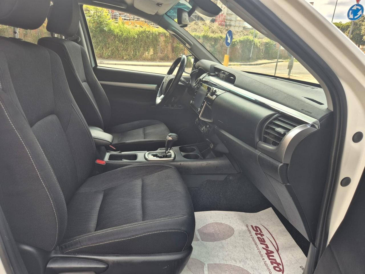 Toyota Hilux 2.4 D-4D A/T 4WD 4 porte Double Cab Lounge