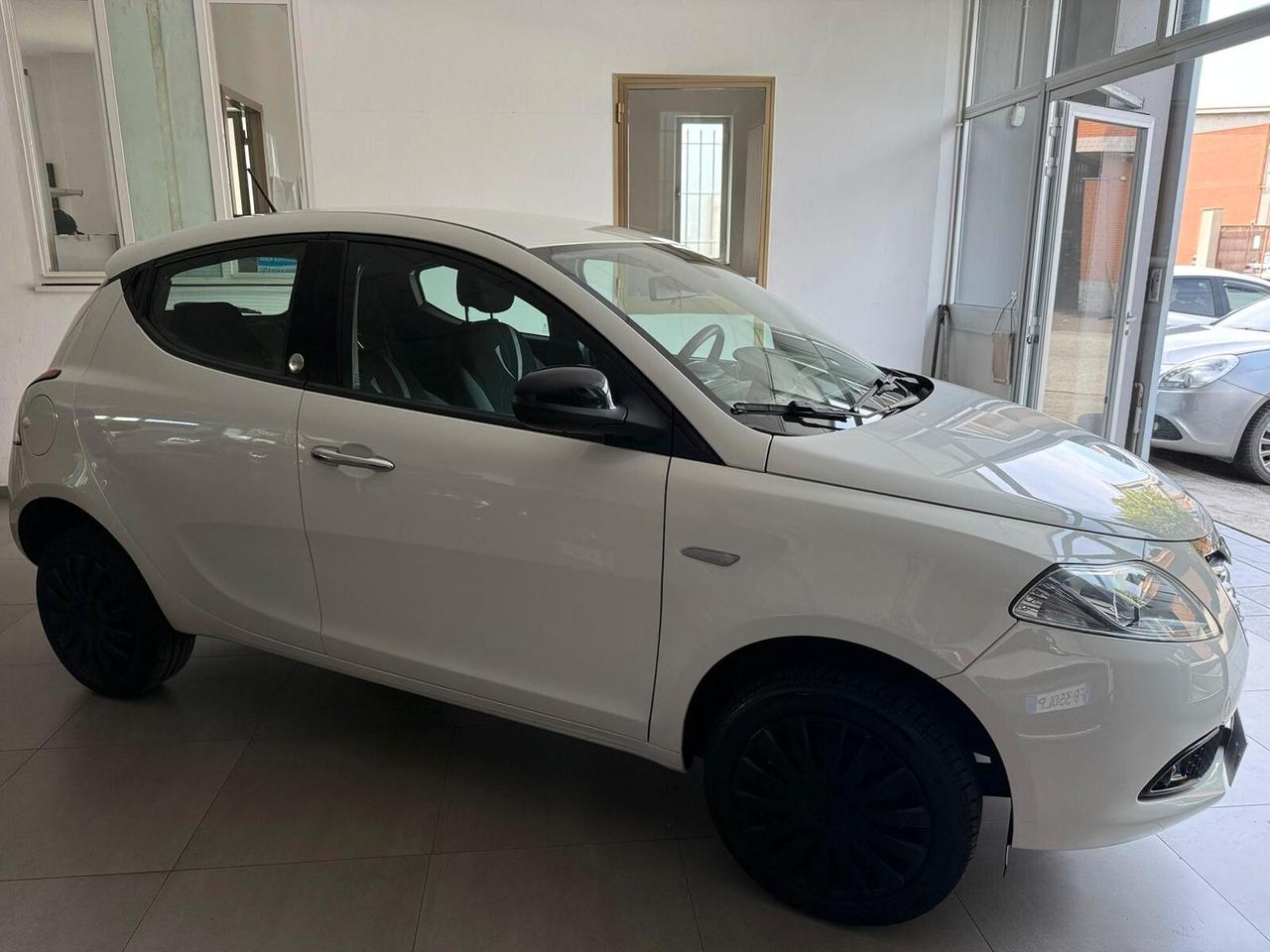 Lancia Ypsilon 0.9 TwinAir 85 CV 5 porte S&S DFN Gold