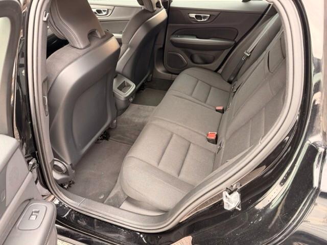 Volvo V60 2.0 b4 D 197 cv Momentum Business Pro auto