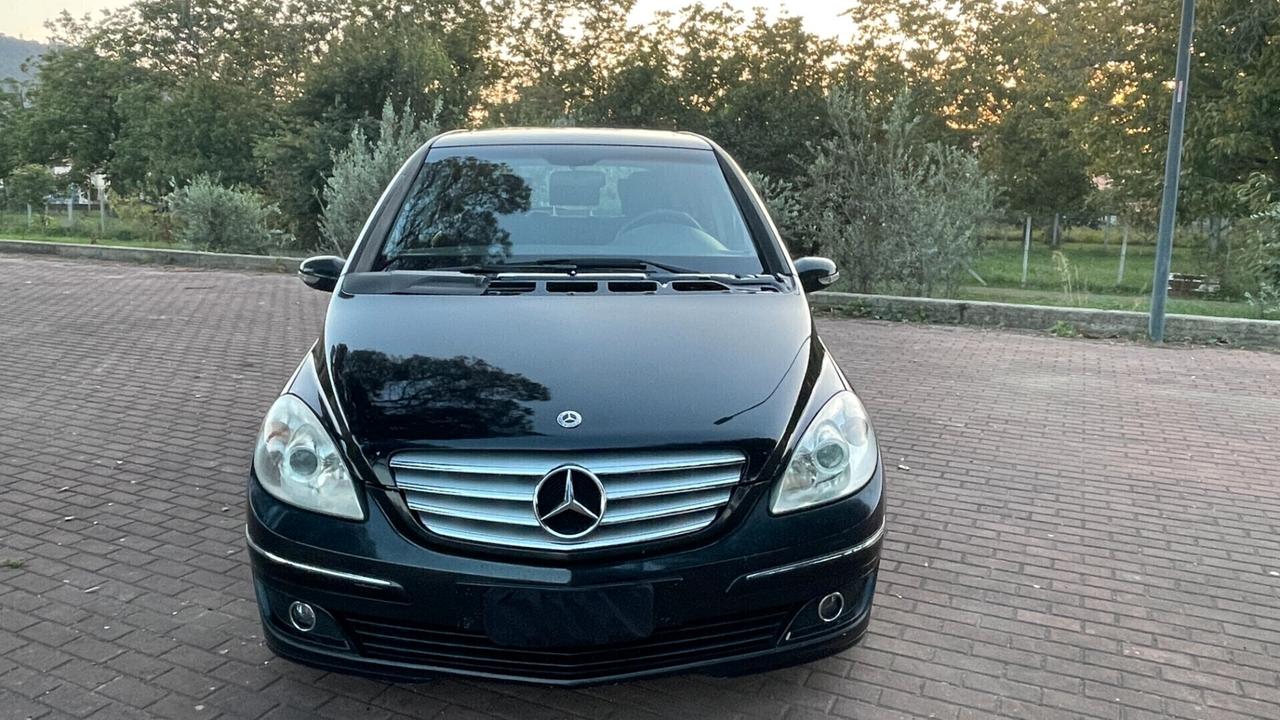 Mercedes classe b200 cdi tetto panoramico,cerchi da 17, pelle,comandi al volante