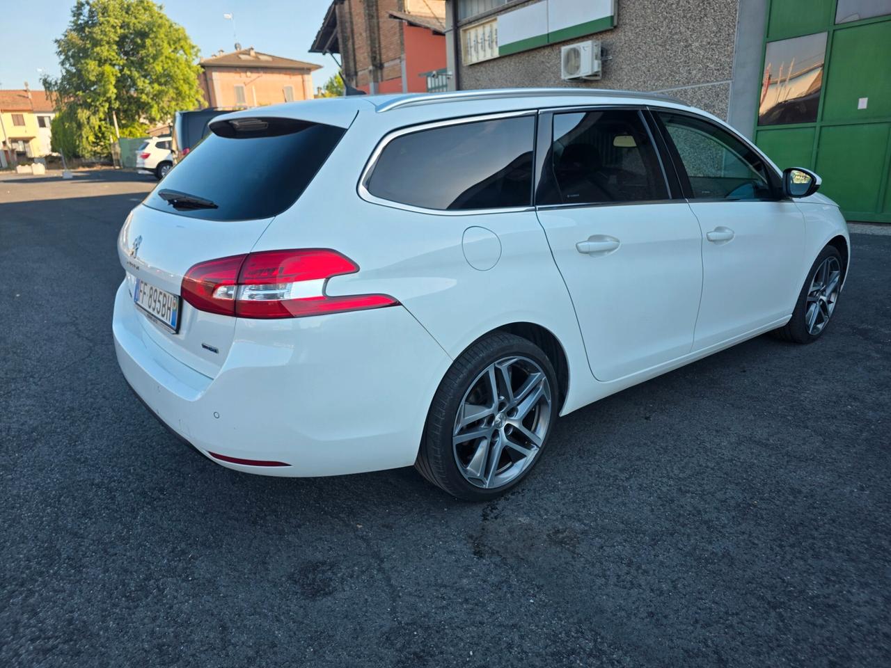 Peugeot 308 BlueHDi 120 S&S EAT6 SW Allure