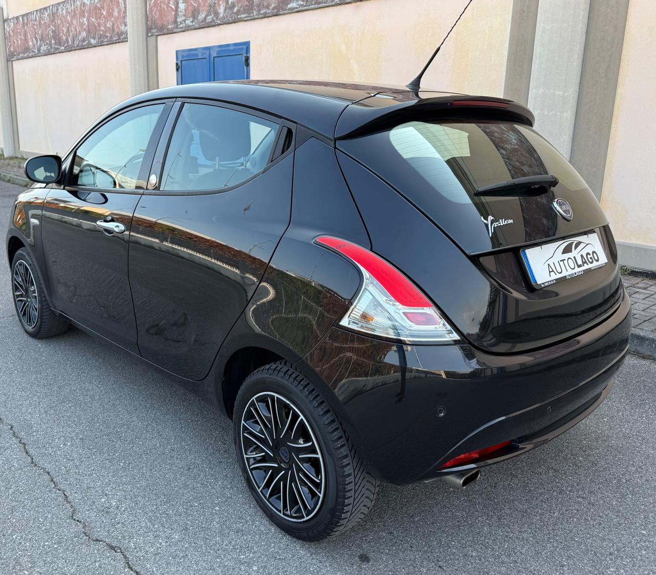 Lancia Ypsilon 1.2 69 CV 5 porte GPL Ecochic Black and Noir