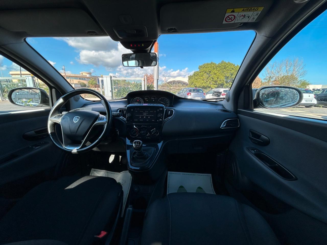 Lancia Ypsilon 1.0 firefly hybrid Gold