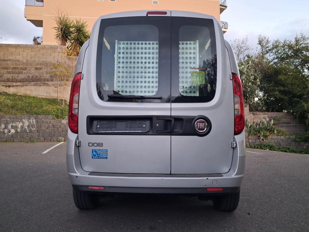 Fiat Doblo Con rampa manuale trasporto disabili in carrozzina