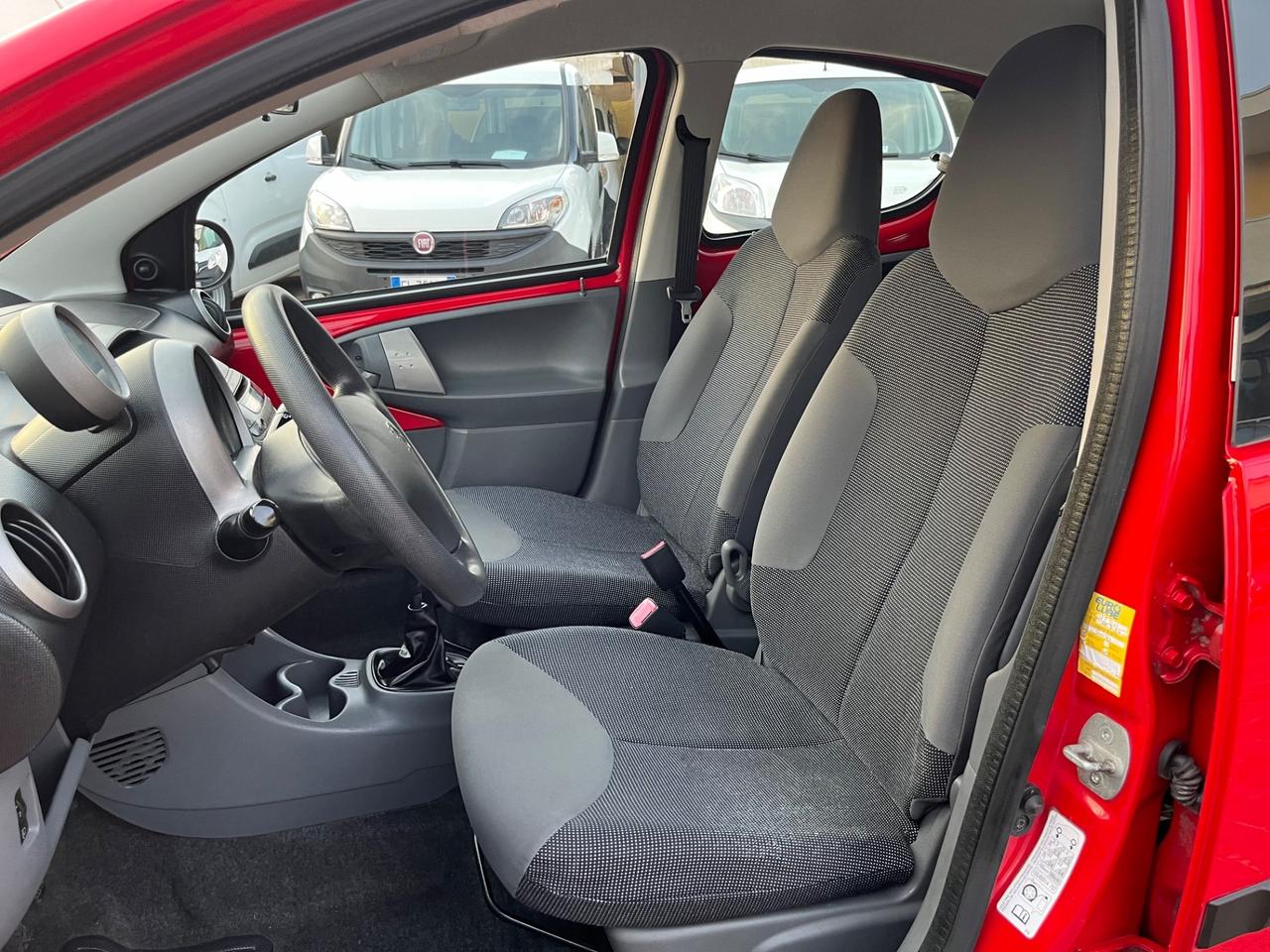 Peugeot 107 1.0 68CV 5p. KM 79000 ( NEOPATENTATI)