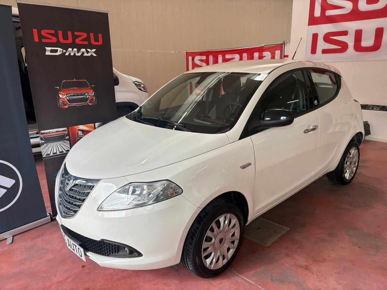 LANCIA YPSILON Benzina -METANO Orig. LANCIA CV 85 Km 90.326 Per NEOPATENTATI garanzia 12 mesi