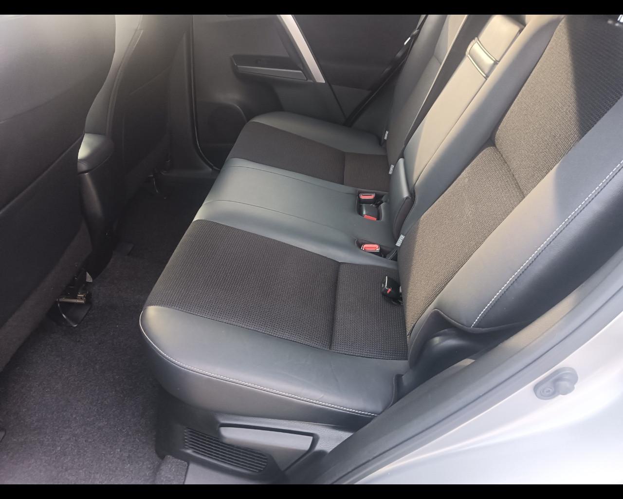 TOYOTA Rav4 IV - Rav4 2.5 vvt-i hybrid Lounge 2wd e-cvt my17