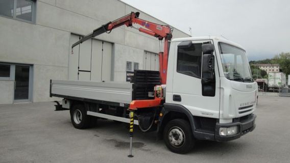 IVECO EUROCARGO 120EL17 CON GRU 8000.2