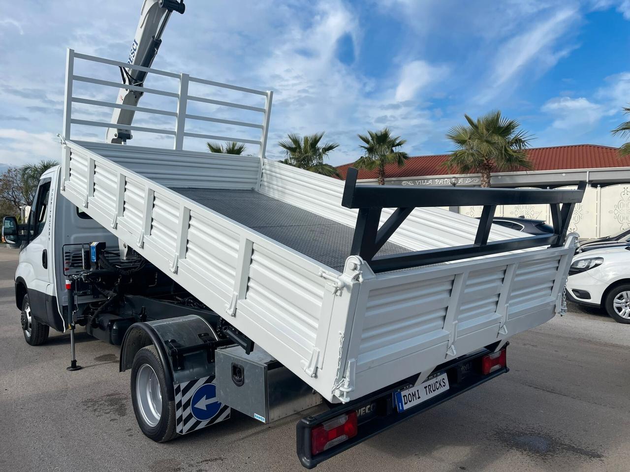 IVECO DAILY 35 C 12 RIBALTABILE CON GRU PESCI