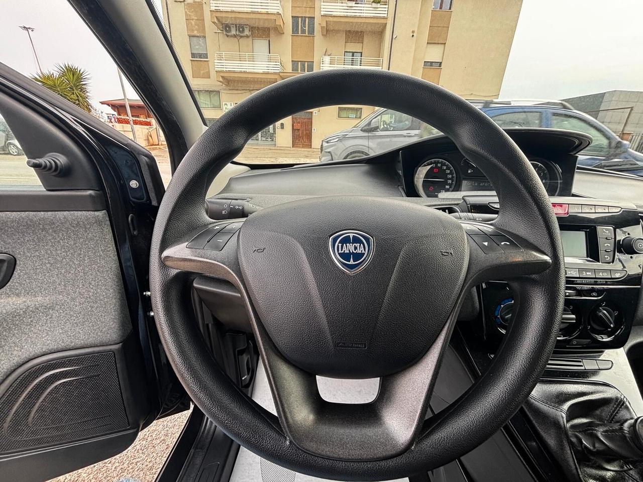 Lancia Ypsilon 1.0 FireFly 5 porte S&S Hybrid Gold