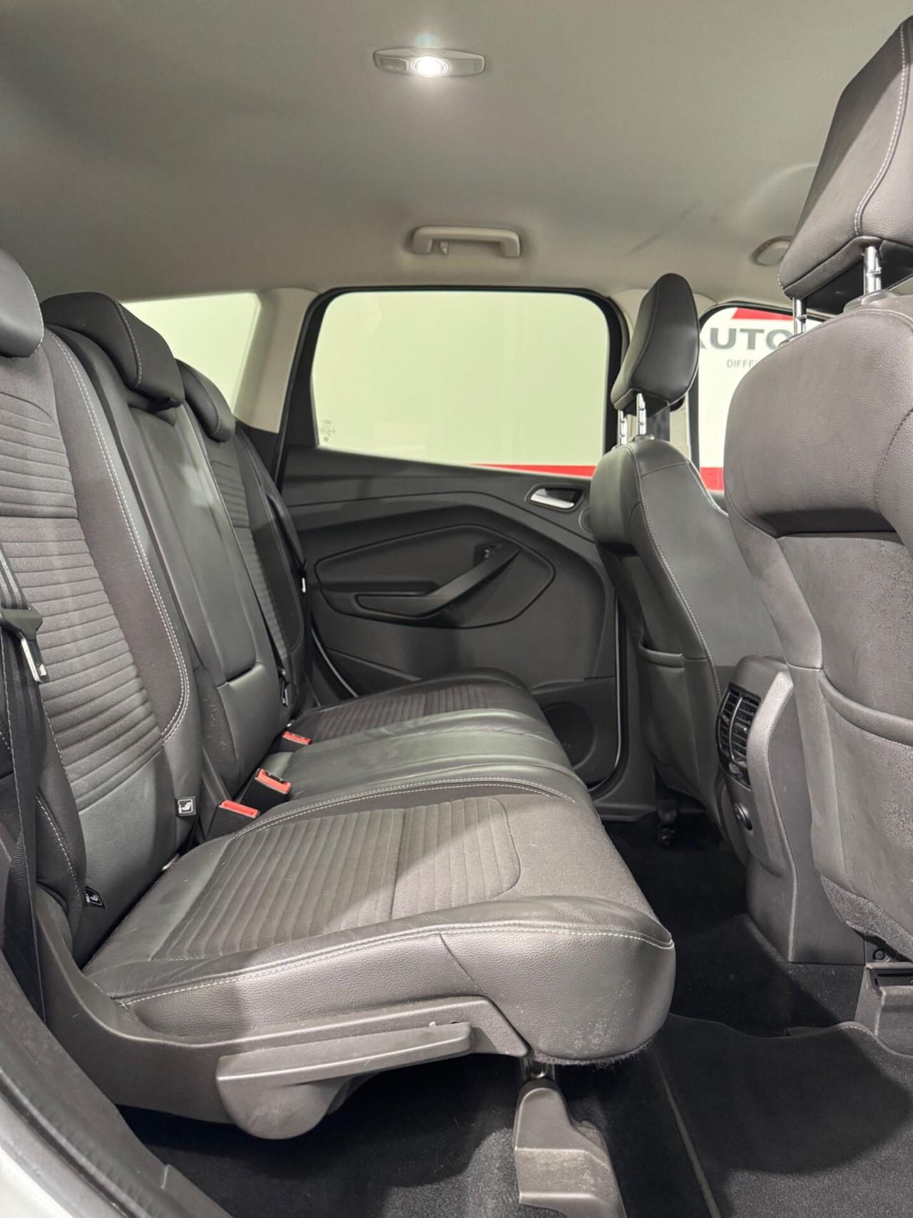 Ford Kuga 1.5 TDCI 120 CV S&S 2WD Powershift Titanium