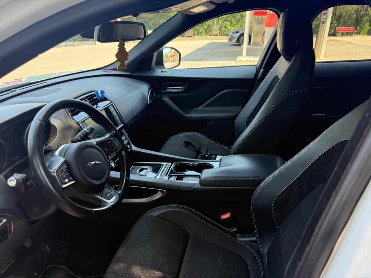Jaguar F-Pace 2.0 D 180 CV AWD Portfolio R-Sport