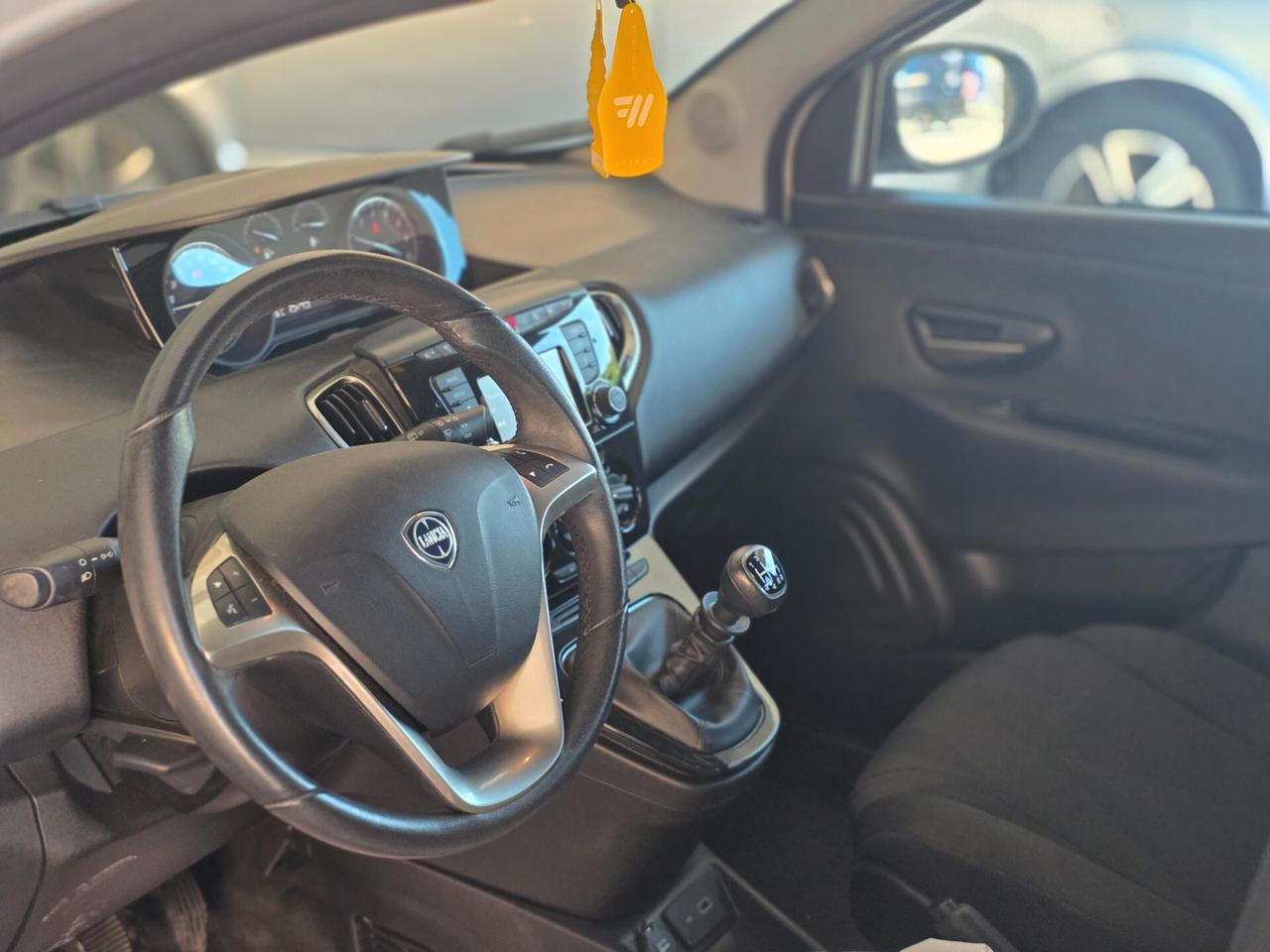 Lancia Ypsilon 1.0 FireFly 5 porte S&S Hybrid Ecochic Gold