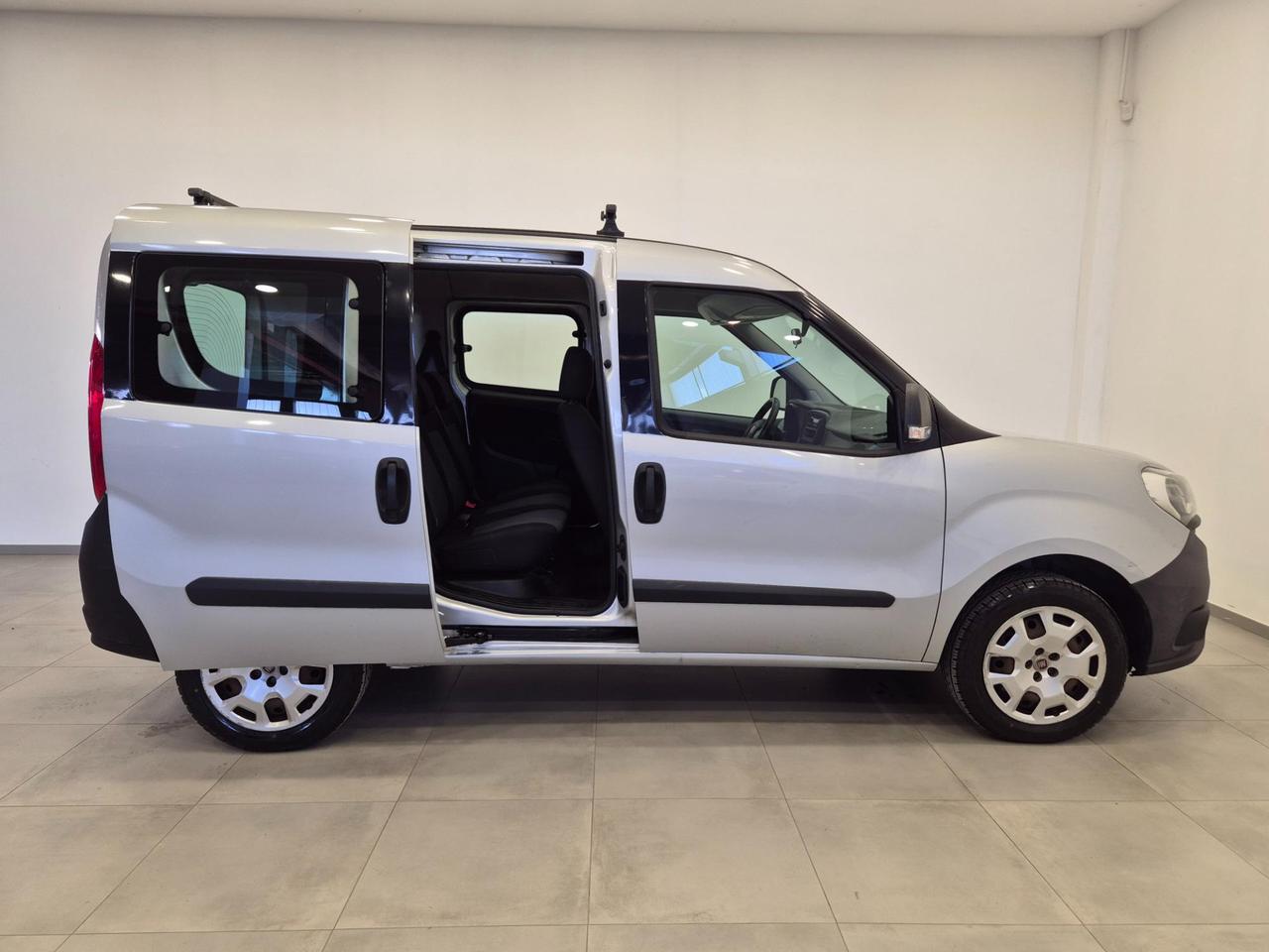 Fiat Doblo 1.4 16v Pop 95cv -NEOPATENTATI - UNIPROPRIETARIO - Sens. Park.