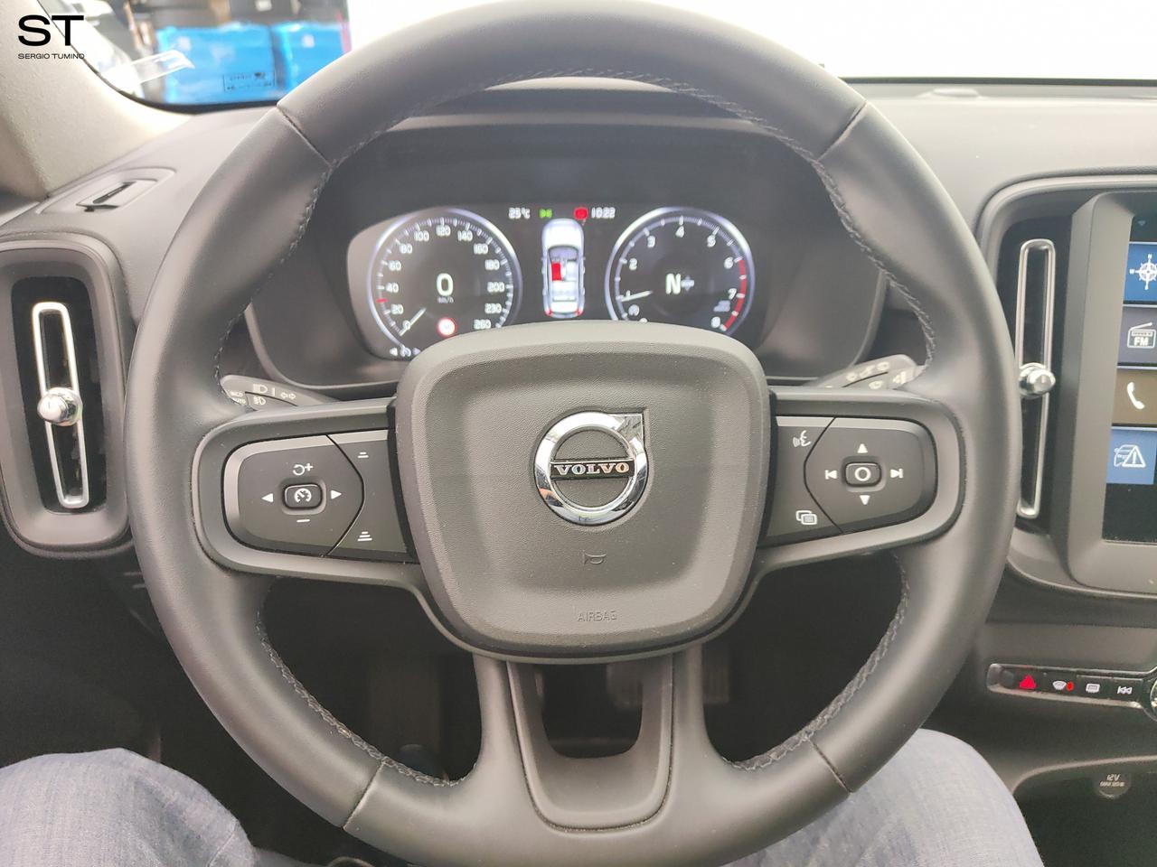VOLVO XC40 (2017-->) - XC40 T2 Essential