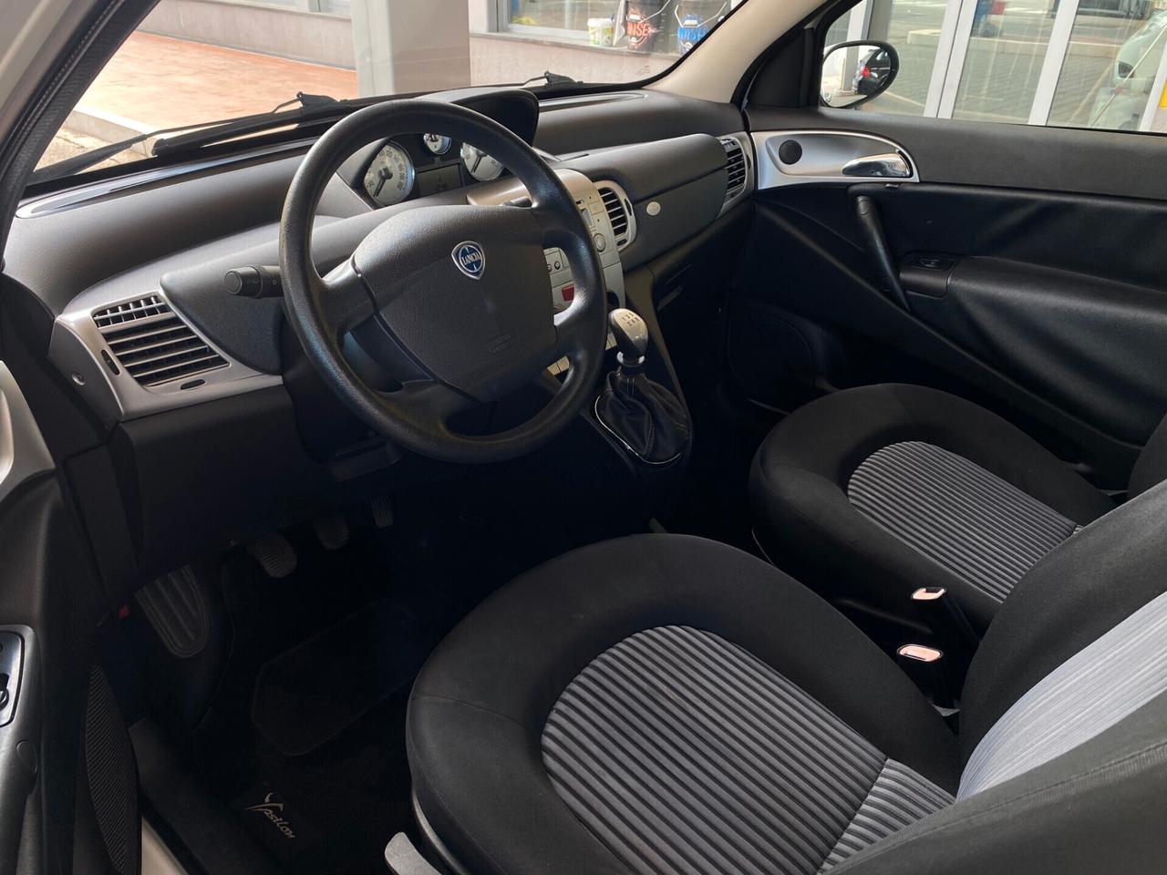 UNICO PROPRIETARIO LANCIA YPSILON 1.2 BENZINA NEOPATENTATI