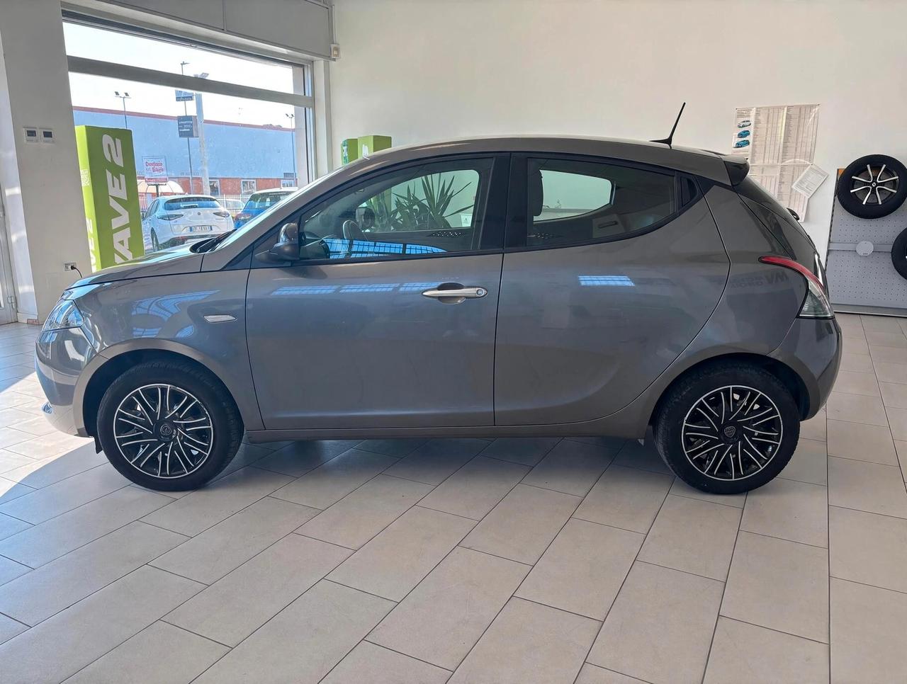 Lancia Ypsilon 1.0 FireFly 5 porte S&S Hybrid Gold