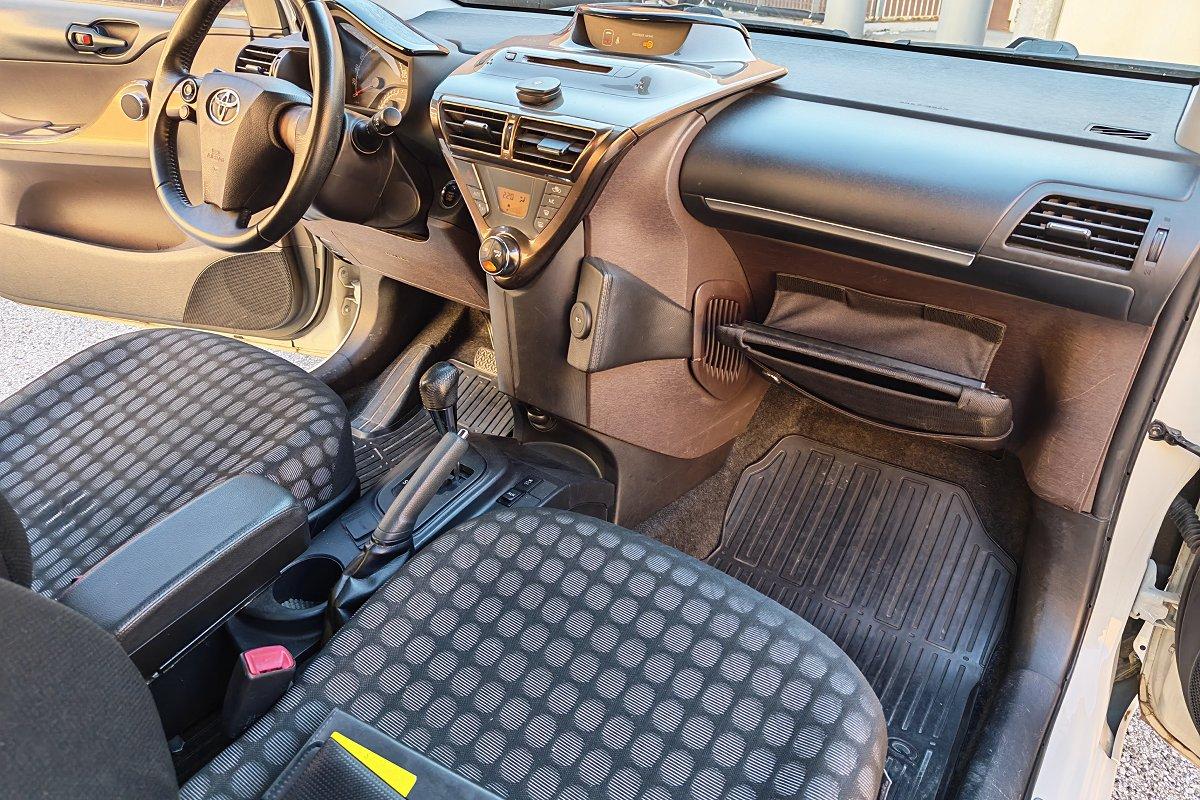 TOYOTA iQ 1.0 CVT Trend