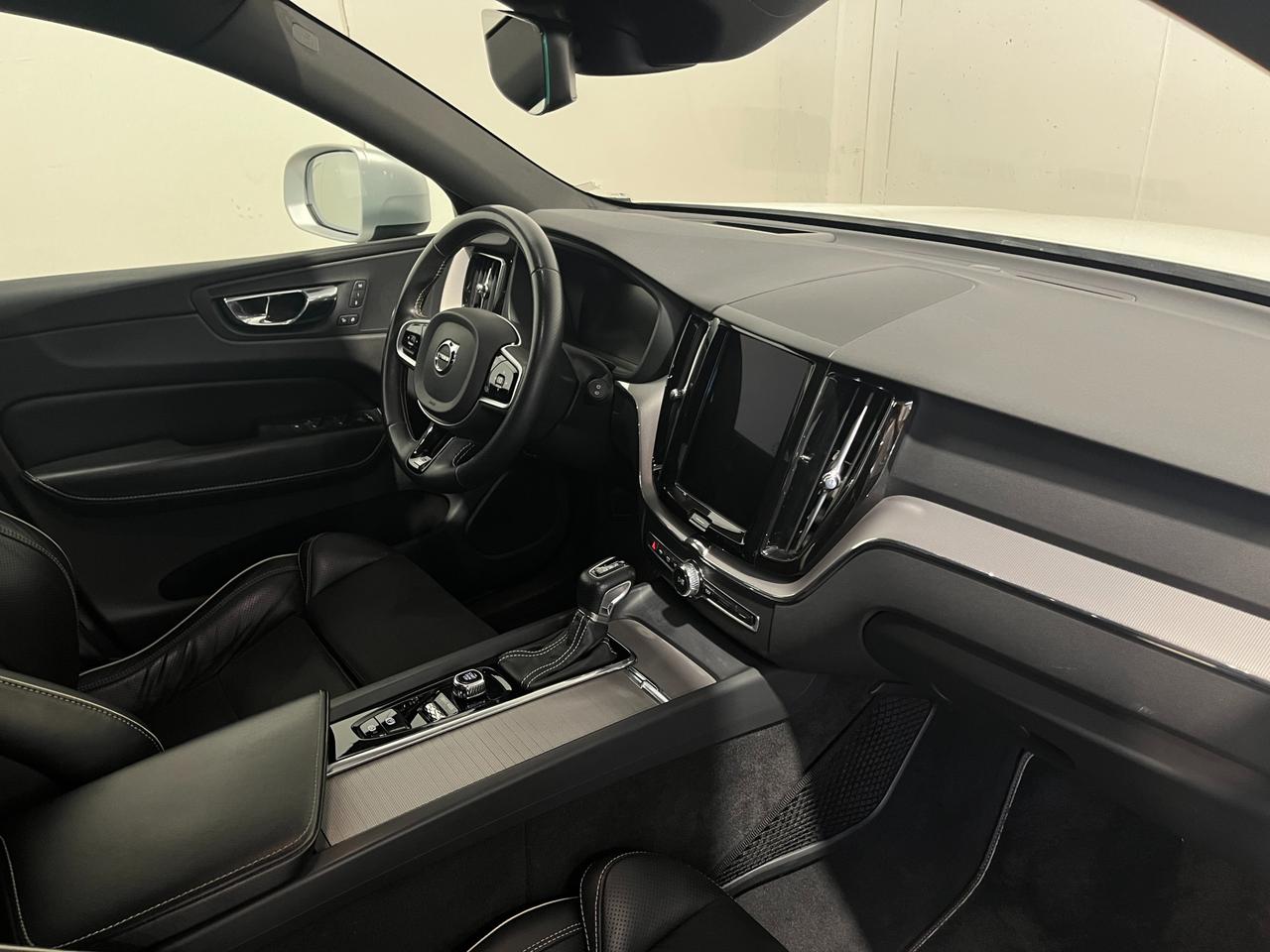 VOLVO XC60 2.0 D5 R-DESIGN AWD GEARTRONIC