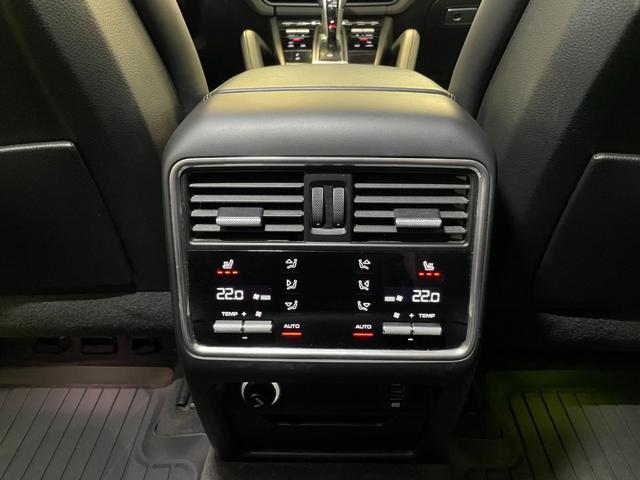 PORSCHE Cayenne Coupé 3.0 V6 GANCIO / PASM / BOSE