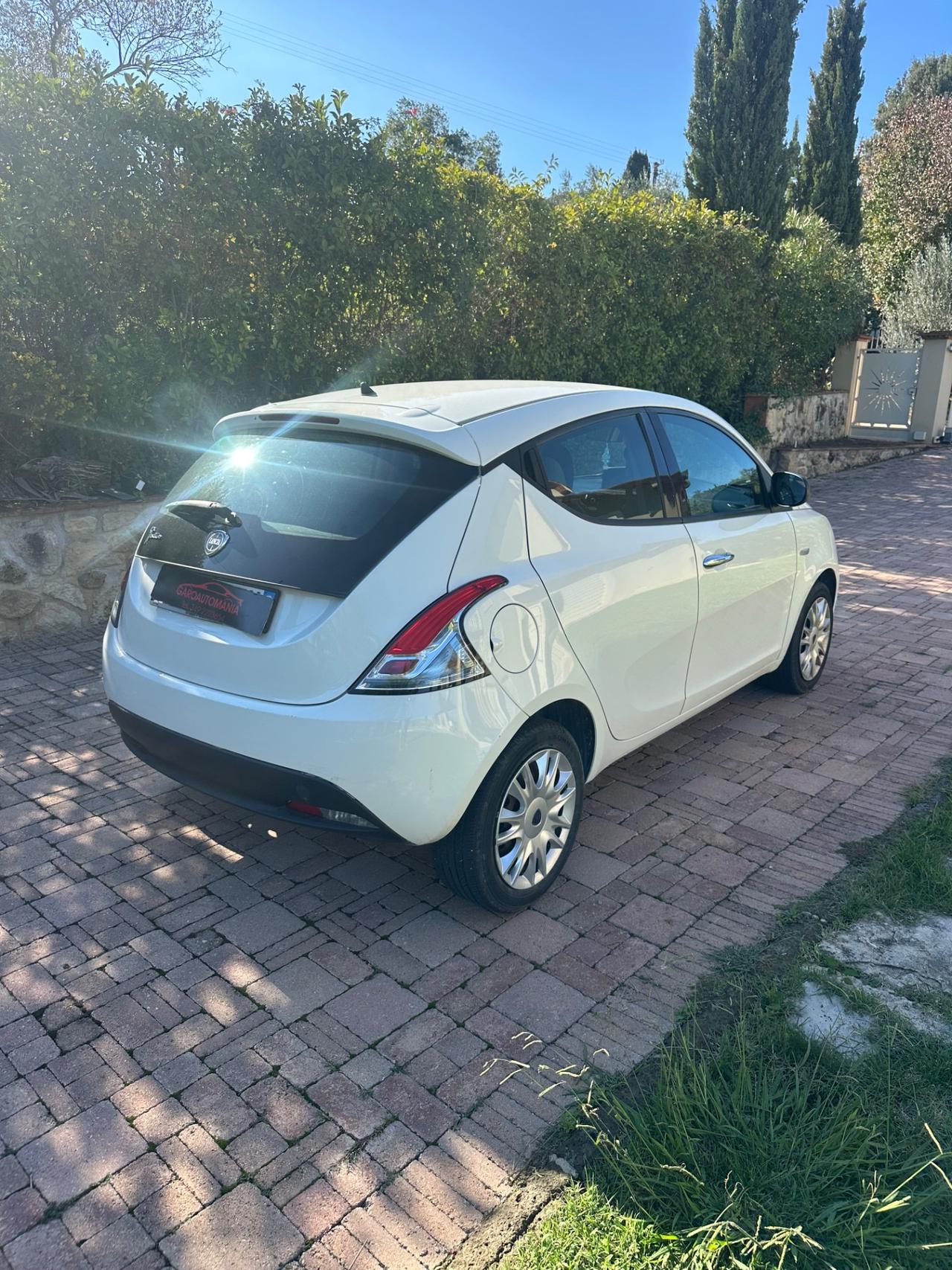 Lancia Ypsilon 1.2 69 CV 5 porte GPL Ecochic Silver
