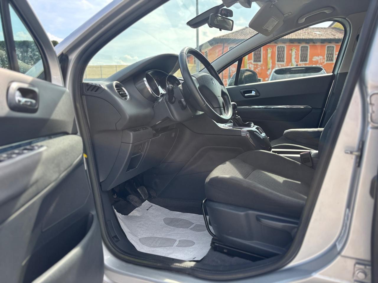Peugeot 5008 1.6 HDi 112CV Access
